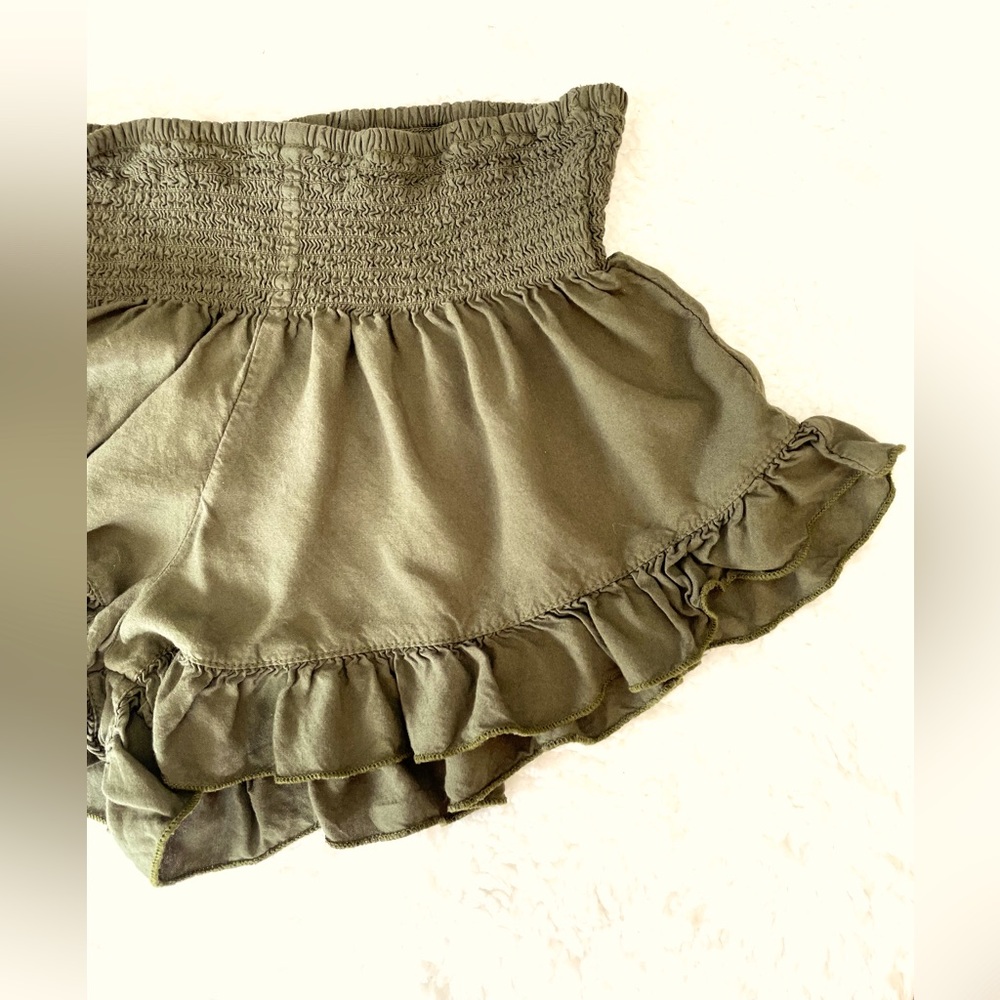 Hollister | Dark Green Ruffled Hem Shorts Size Small